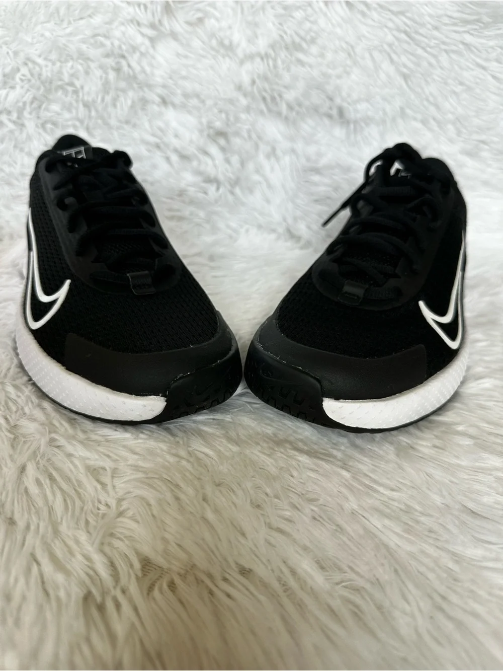 New in Box Nike Black and White Women's Vapor Lite 2 HC Athletic Shoes